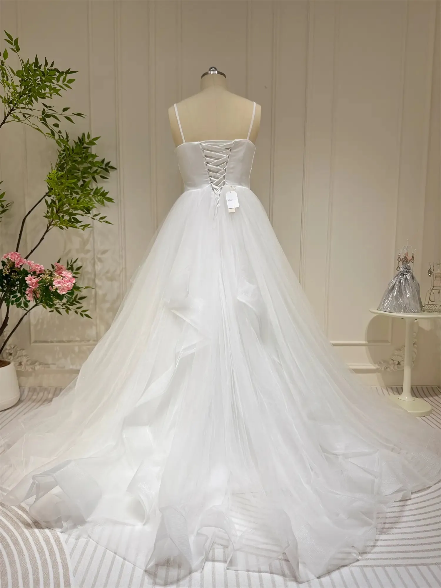 Spaghetti Strap Layered Tulle Wedding Dresses V-neck Tiered Bridal Gown VW1568B