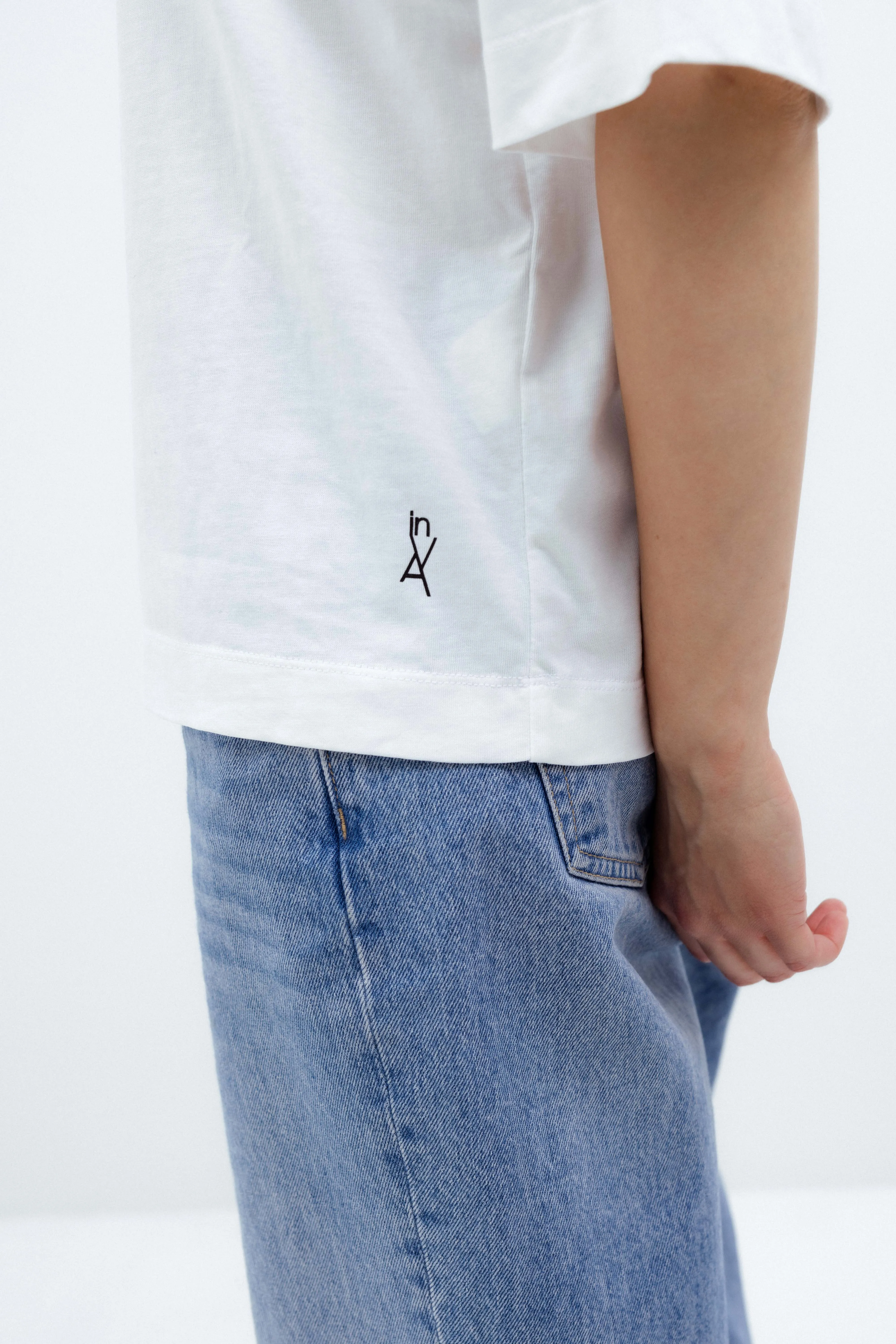 WHITE T-SHIRT