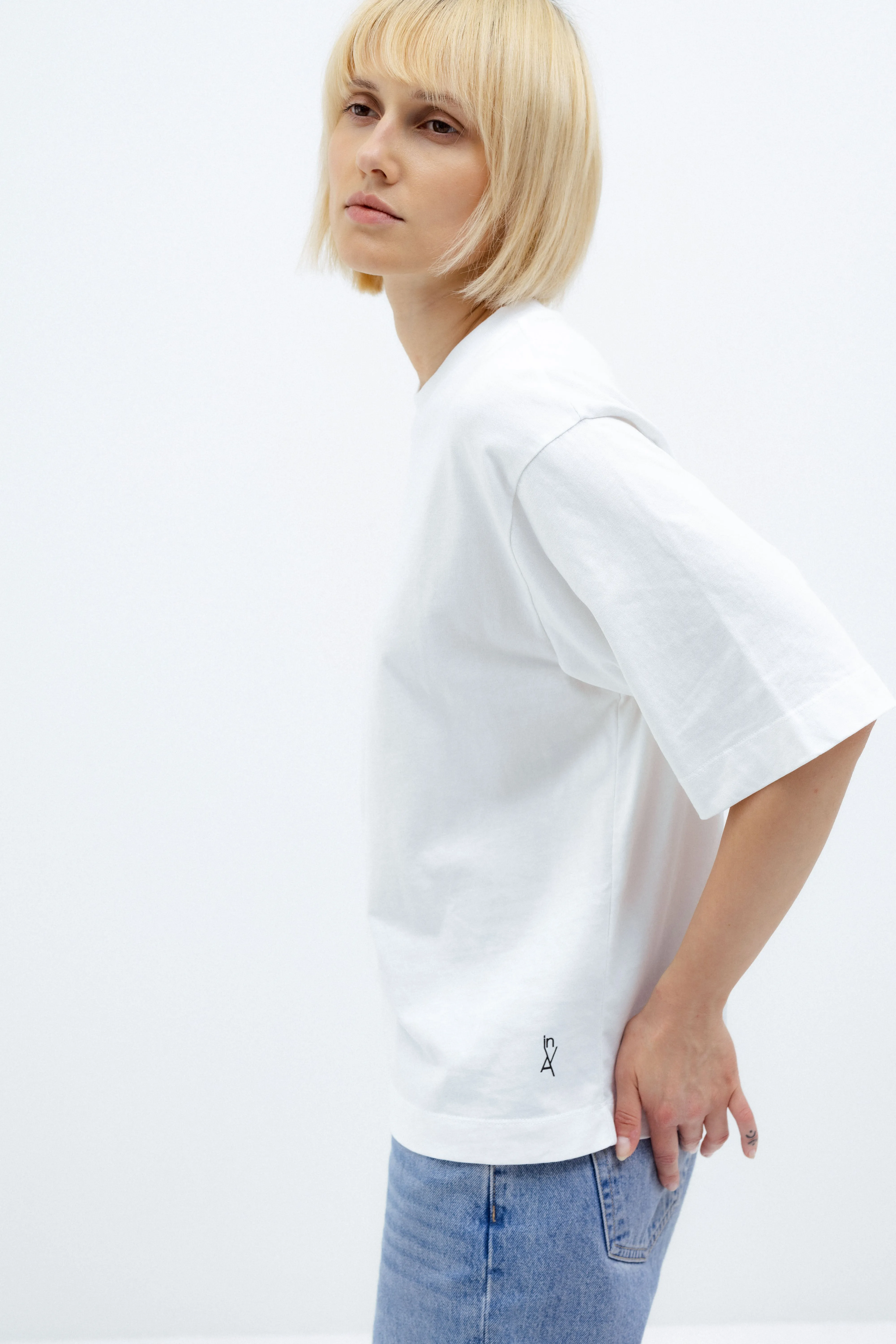WHITE T-SHIRT