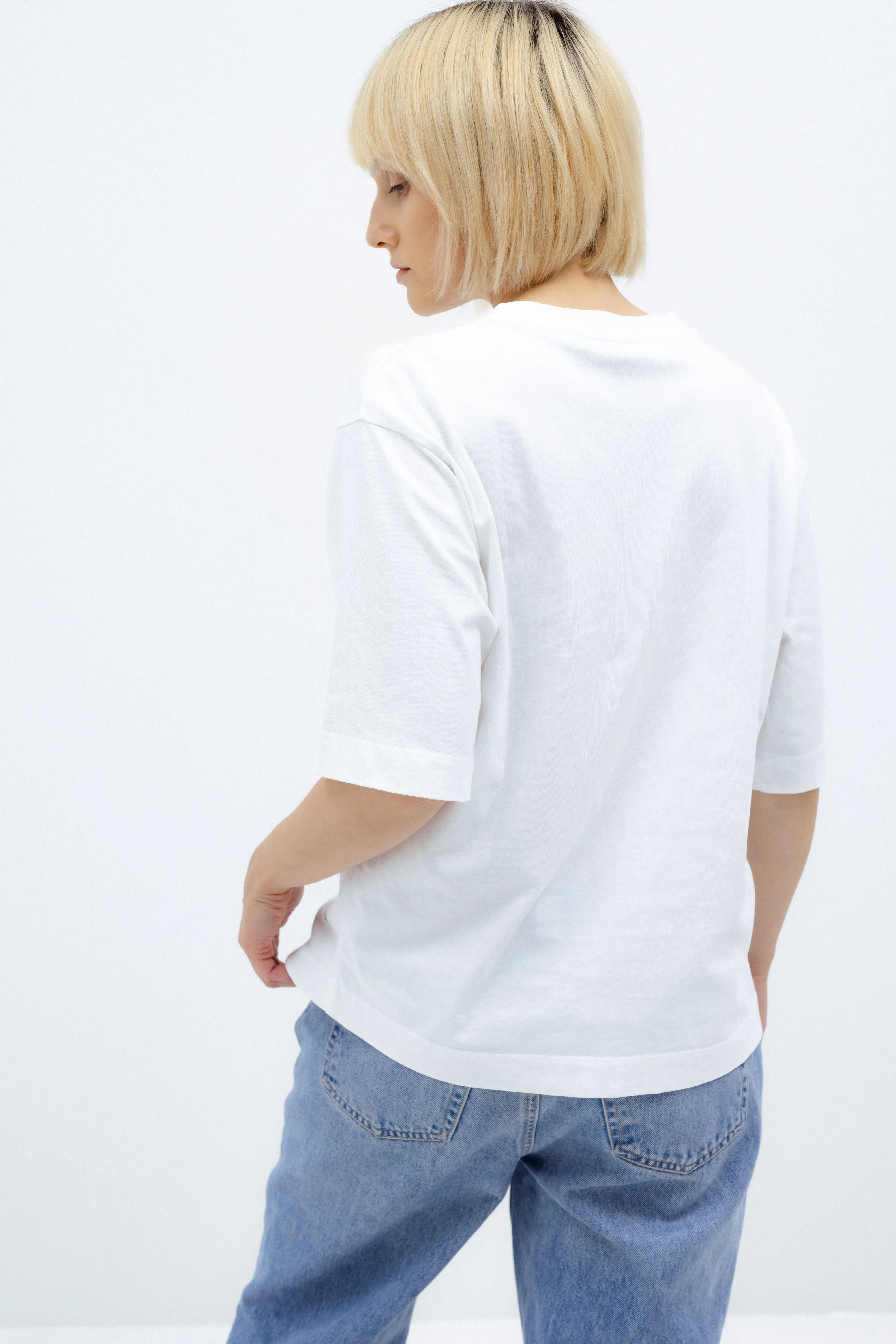 WHITE T-SHIRT